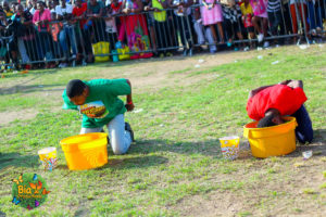 fun-day-mens-mango-bobbing-3